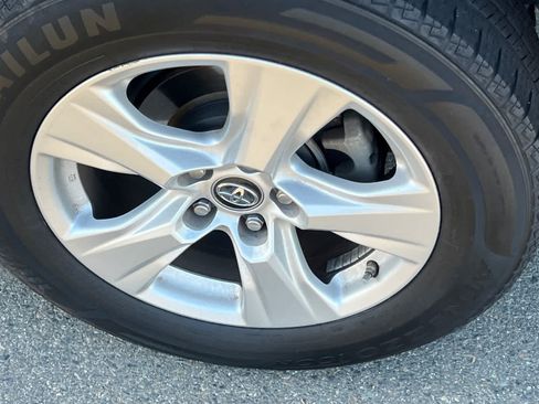 Certified 2019 Toyota RAV4 XLE w/ Carpet Mat Package FWD image 22