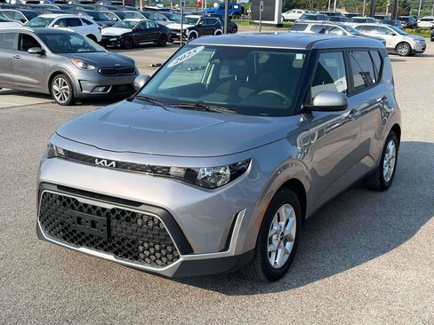 Used 2025 Kia Soul LX w/ LX Technology Package FWD image 30