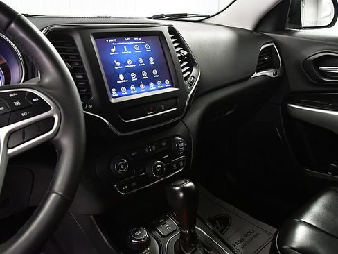 Used 2022 Jeep Cherokee Latitude AWD/4WD image 20