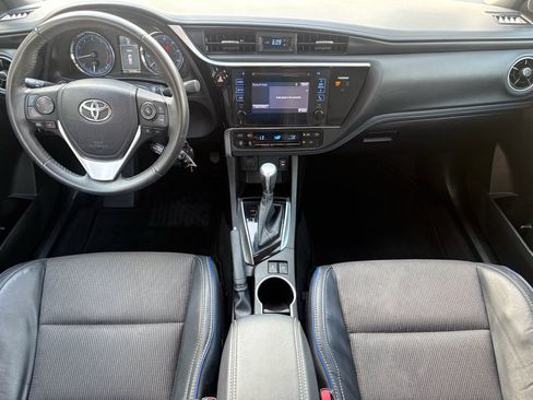 Used 2017 Toyota Corolla SE FWD image 2