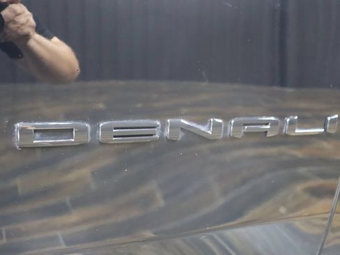 Used 2023 GMC Yukon Denali Ultimate AWD/4WD image 10