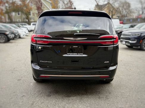 New 2026 Chrysler Pacifica Select AWD/4WD image 12