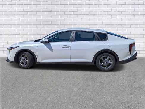 Used 2025 Kia K4 FWD image 2