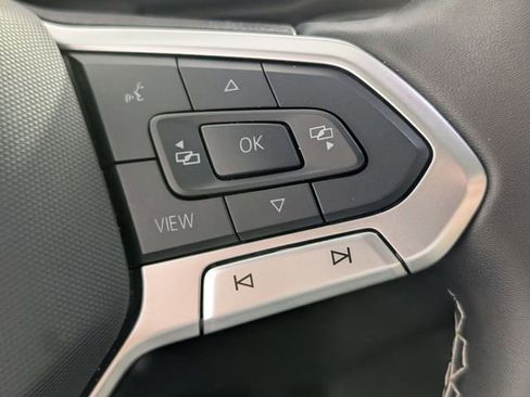 Used 2024 Volkswagen Tiguan SE image 18