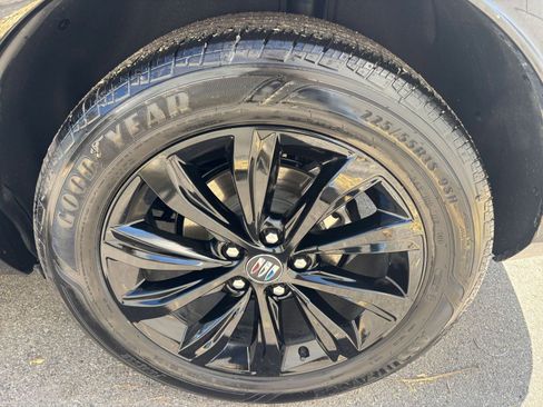 Used 2025 Buick Envista Sport Touring image 30