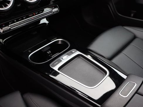 Used 2025 Mercedes-Benz CLA 250 4MATIC image 26