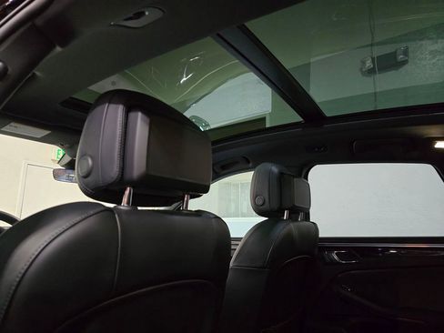 Used 2024 Porsche Macan image 27