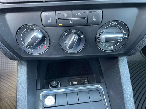 Used 2016 Volkswagen Jetta SE FWD image 29
