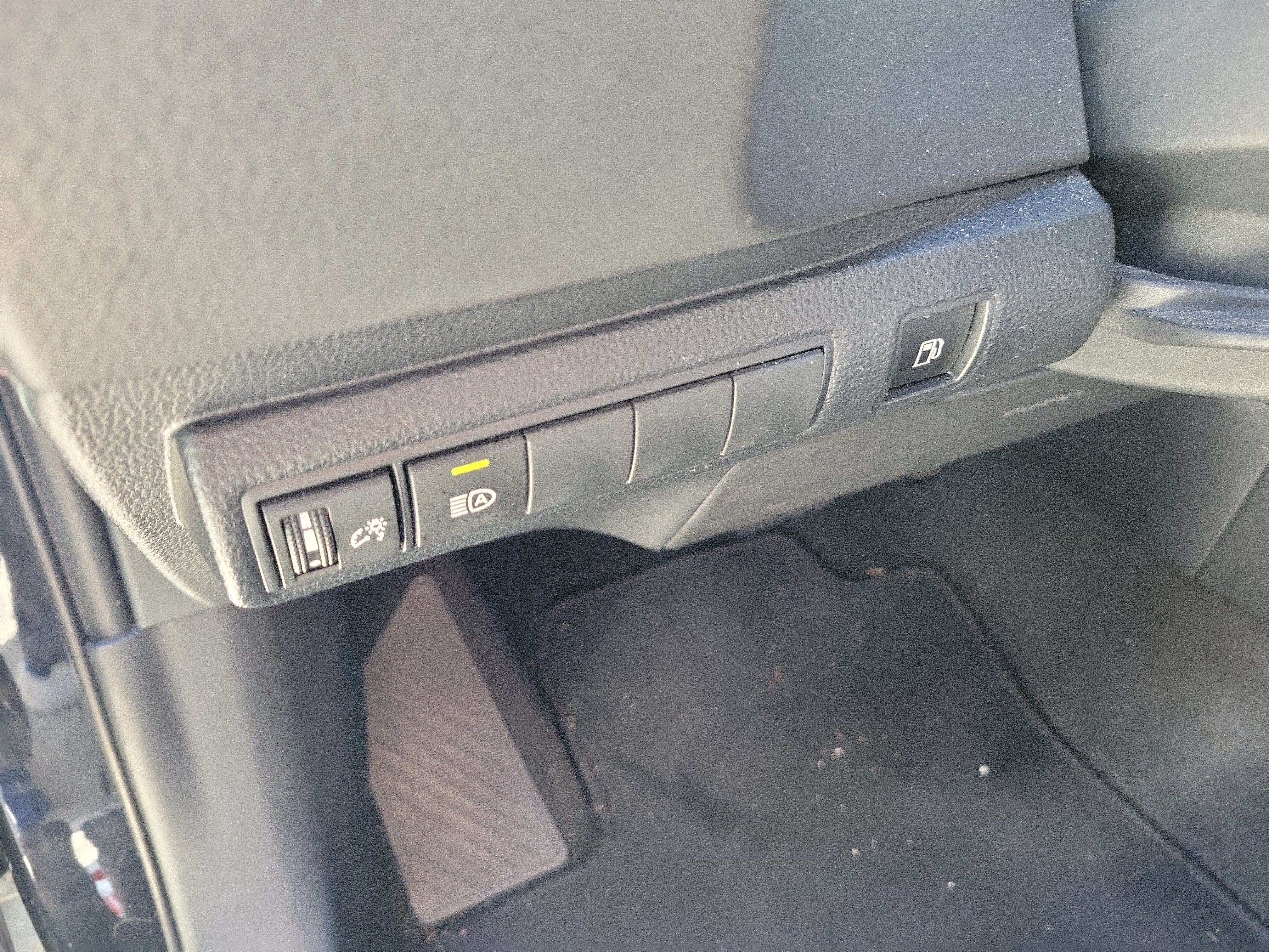 Used 2025 Toyota Corolla LE FWD image 24
