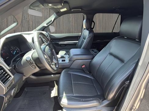 Used 2019 Ford Expedition XLT w/ Equipment Group 202A RWD image 18