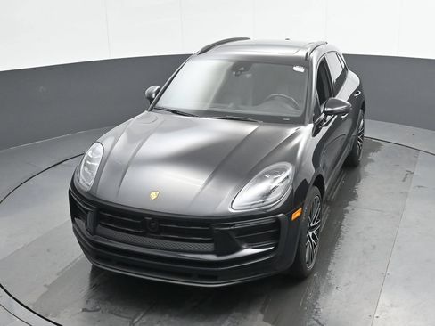 Used 2022 Porsche Macan AWD/4WD image 36