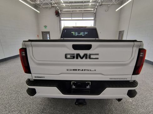 Used 2025 GMC Sierra 2500 Denali Ultimate AWD/4WD image 5