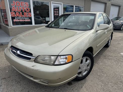 Used 1998 Nissan Altima GLE image 2