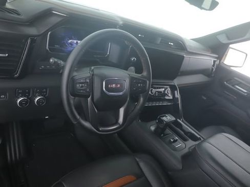 Used 2025 GMC Sierra 1500 AT4 w/ Technology Package AWD/4WD image 17