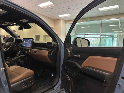 Used 2025 Toyota 4Runner Limited image 30