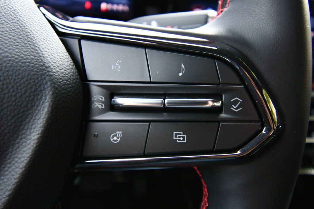 Used 2025 Chevrolet Traverse RS w/ LPO, Floor Liner Package AWD/4WD image 25