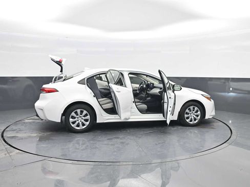 Used 2024 Toyota Corolla LE image 28