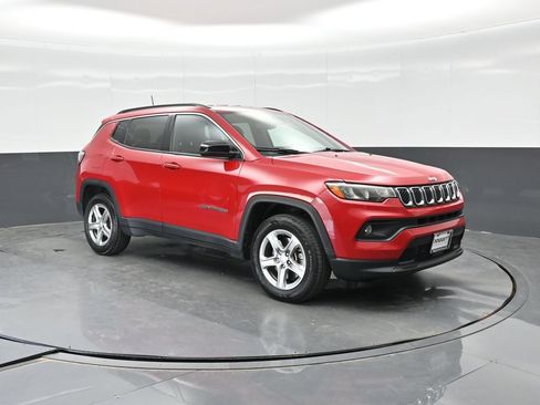 Used 2024 Jeep Compass Latitude AWD/4WD image 12
