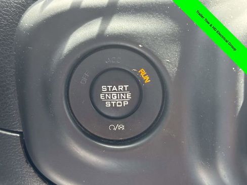 Used 2018 Jeep Wrangler Unlimited Sahara w/ Dual Top Group AWD/4WD image 15