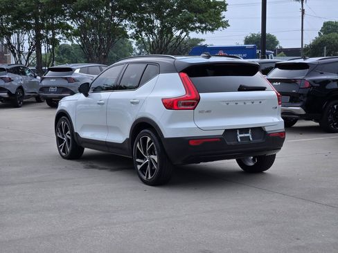 Used 2021 Volvo XC40 T5 R-Design w/ Advanced Package AWD/4WD image 3