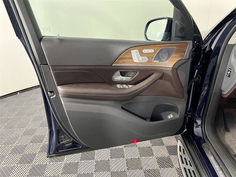 Used 2020 Mercedes-Benz GLS 450 4MATIC image 18
