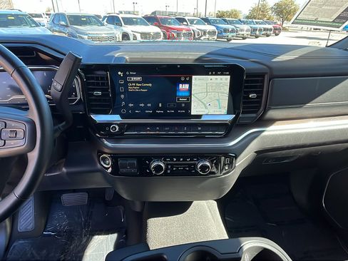 Used 2025 GMC Sierra 1500 SLT image 19