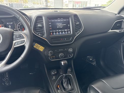 Used 2022 Jeep Cherokee Latitude w/ Sun & Sound Group AWD/4WD image 29
