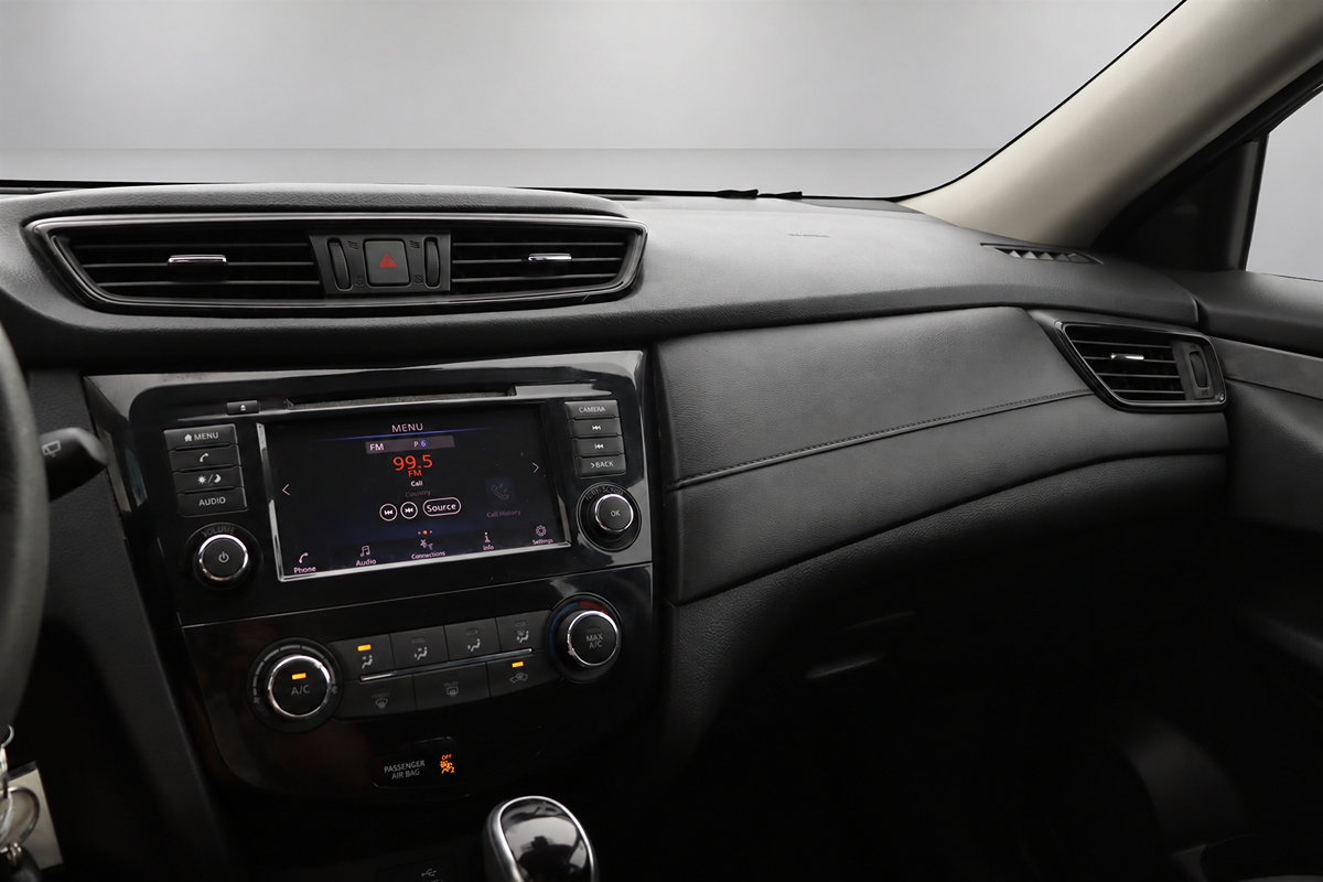 Used 2020 Nissan Rogue S FWD image 30