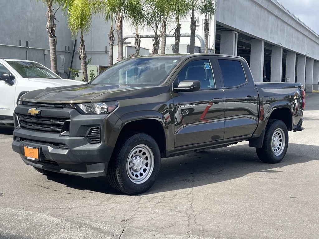 Used 2024 Chevrolet Colorado W/T RWD image 5