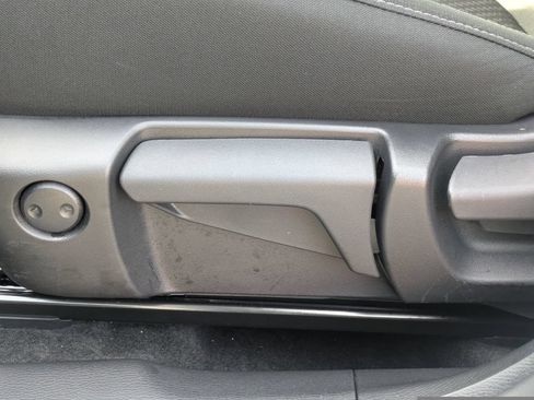 Used 2025 Mitsubishi Outlander ES FWD image 19