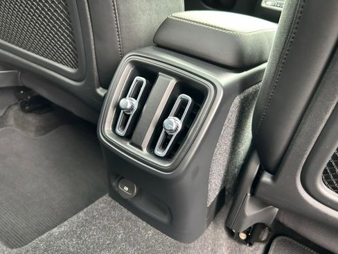 Used 2023 Volvo XC40 Recharge Plus image 48