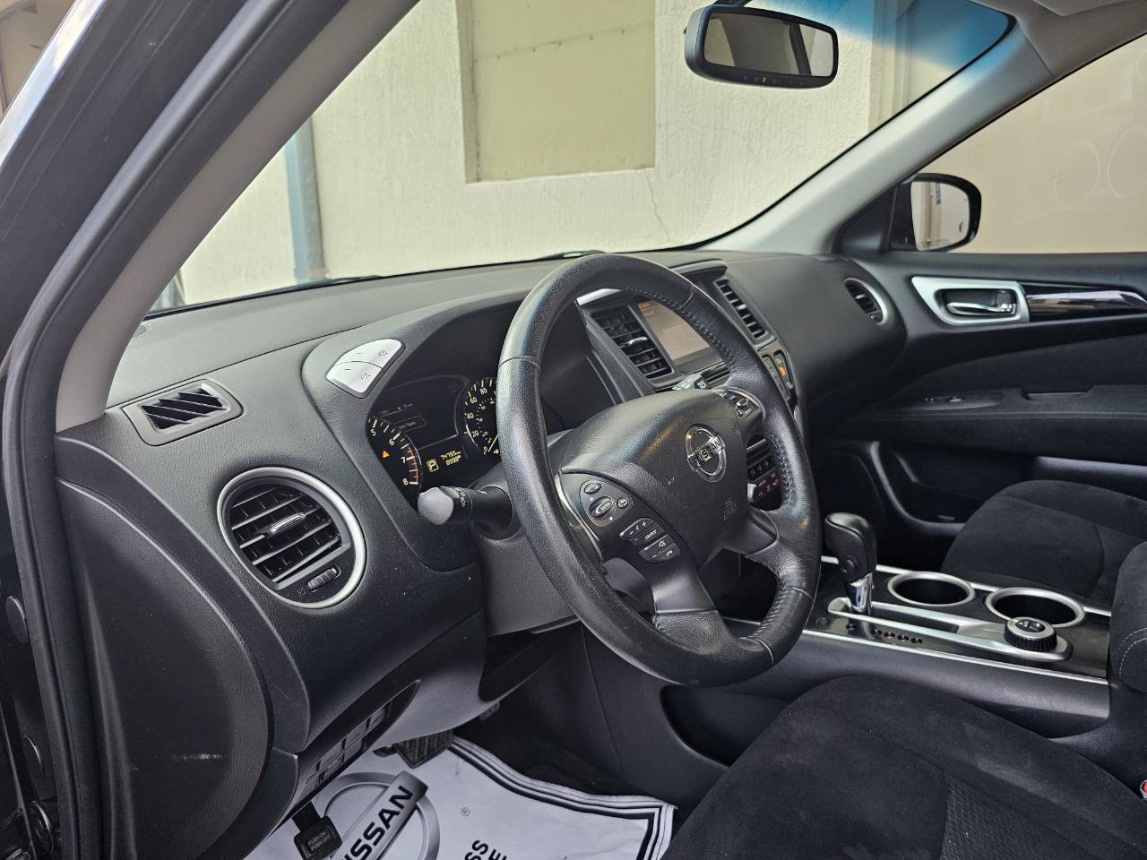 Used 2015 Nissan Pathfinder SV FWD image 24
