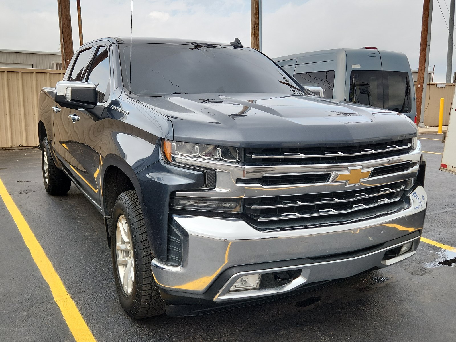 Used 2020 Chevrolet Silverado 1500 LTZ AWD/4WD image 4