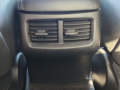 Used 2022 Dodge Challenger SXT RWD image 29