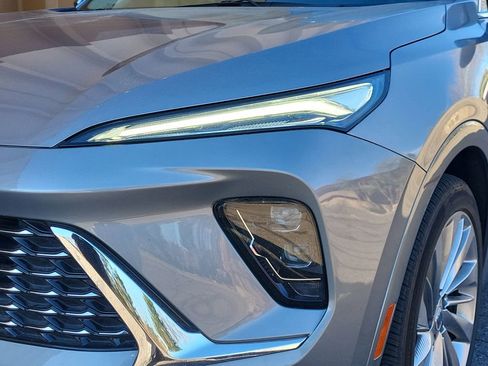 Used 2024 Buick Envision Avenir image 8