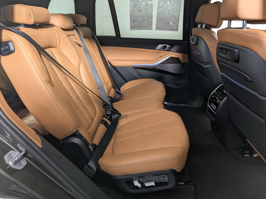 Used 2021 BMW X7 xDrive40i w/ Executive Package AWD/4WD image 45