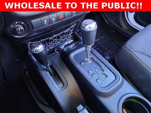 Used 2015 Jeep Wrangler Unlimited Rubicon w/ Connectivity Group image 25