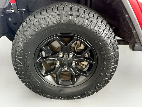 Used 2024 Jeep Gladiator Sport AWD/4WD image 11