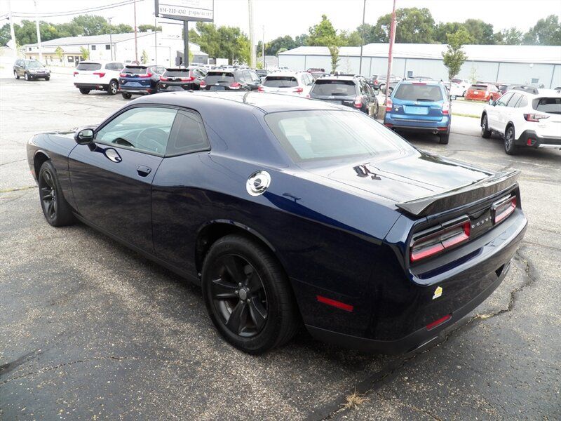 Used 2016 Dodge Challenger SXT RWD image 3