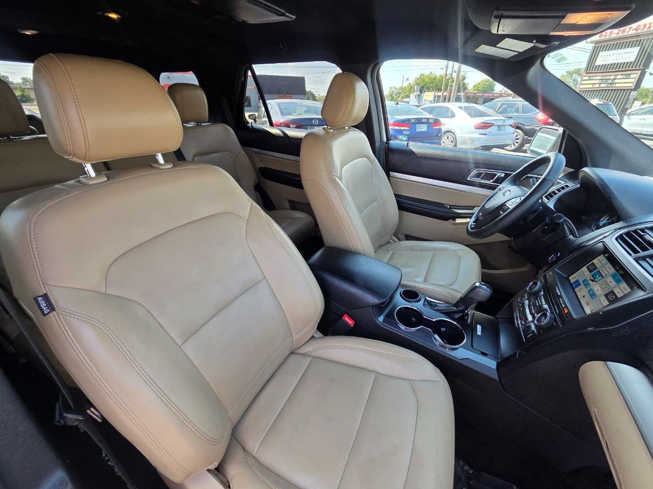 Used 2017 Ford Explorer XLT w/ Equipment Group 202A FWD image 20