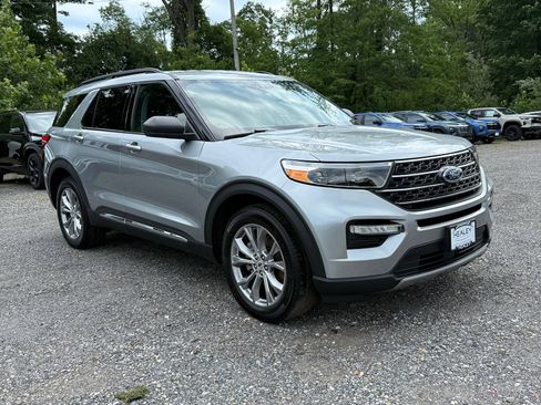 Used 2023 Ford Explorer XLT w/ Equipment Group 202A AWD/4WD image 1