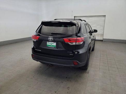 Used 2019 Toyota Highlander LE AWD/4WD image 7