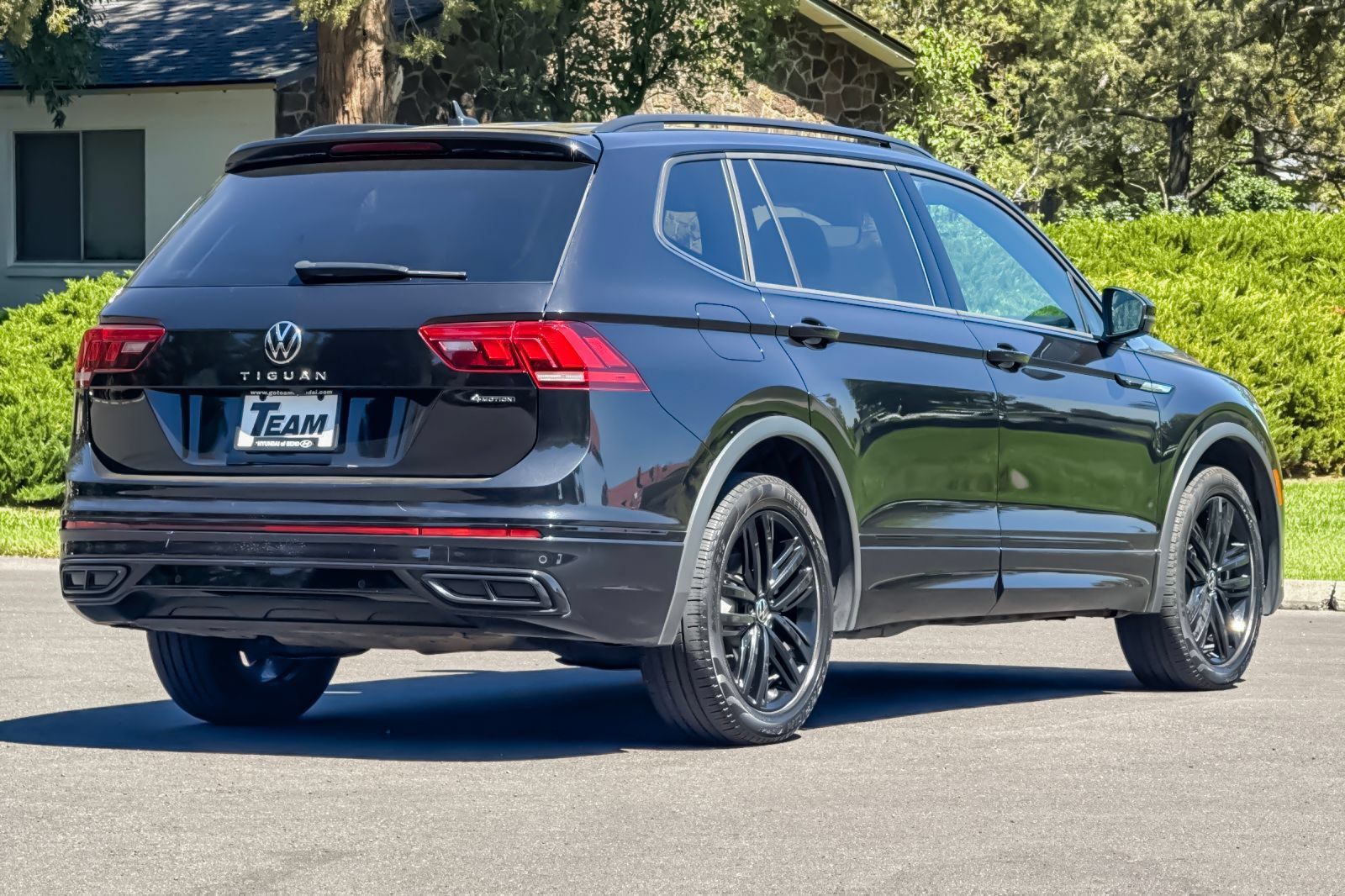 Used 2022 Volkswagen Tiguan SE R-Line AWD/4WD image 4