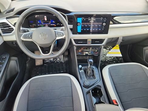 New 2026 Volkswagen Taos SE AWD/4WD image 9