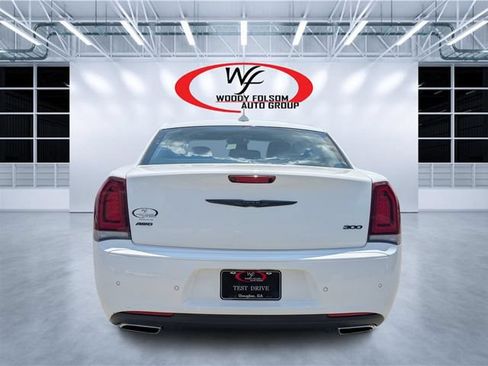 Used 2021 Chrysler 300 Touring L AWD/4WD image 4