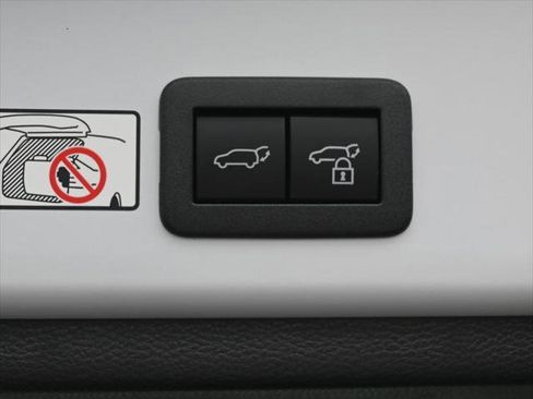 Certified 2025 Toyota Corolla Cross XLE w/ Convenience Package AWD/4WD image 32