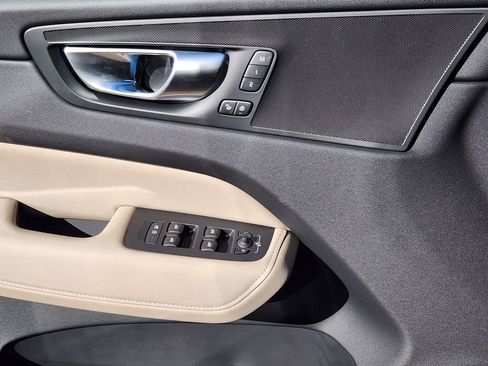 New 2026 Volvo XC60 B5 Core w/ Climate Package image 12