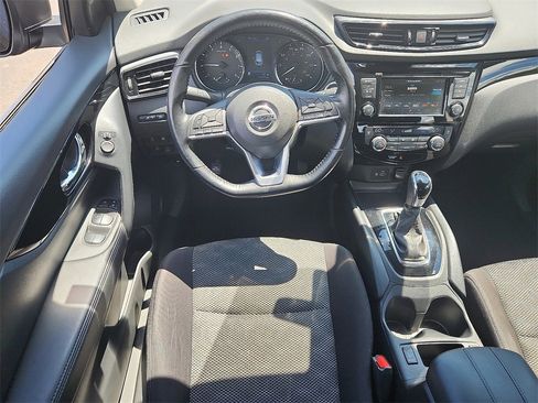 Used 2021 Nissan Rogue Sport SV image 12