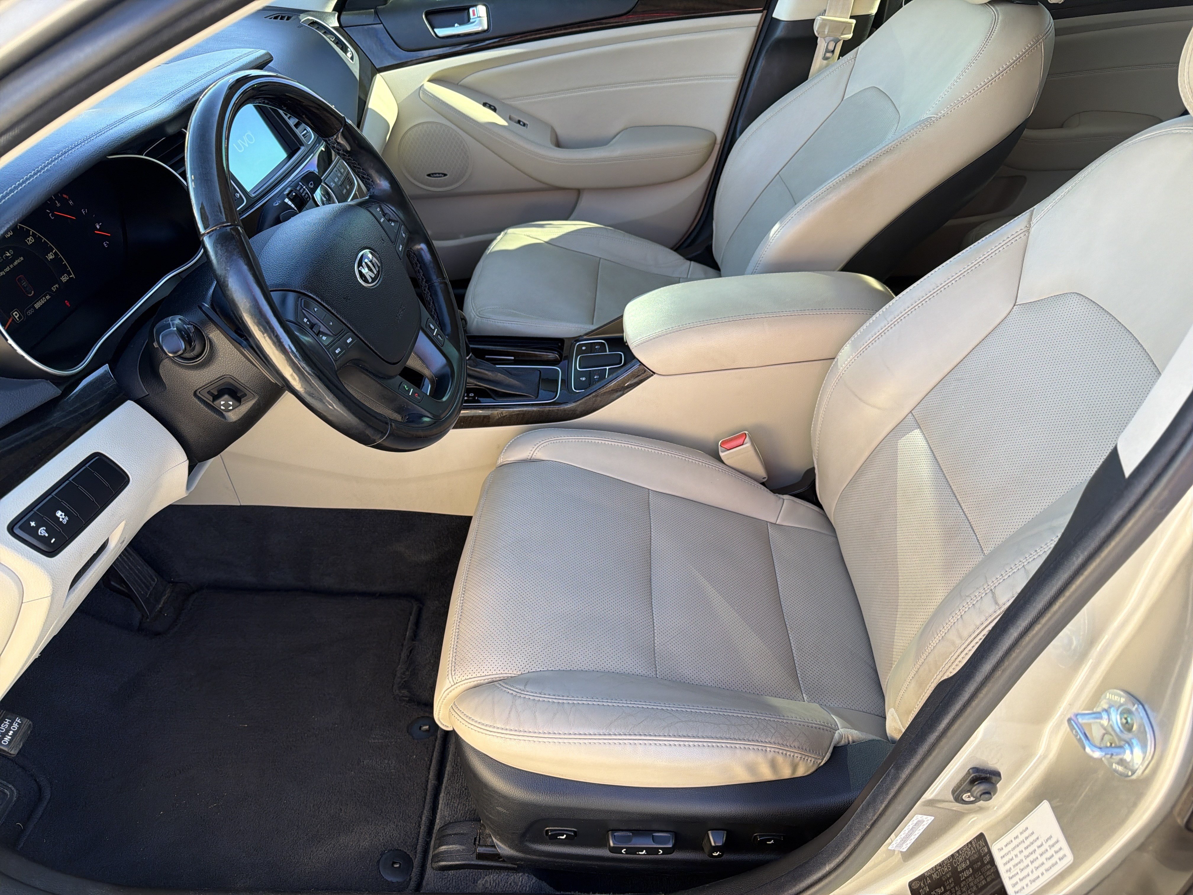 Used 2015 Kia Cadenza Premium w/ Luxury Package FWD image 2