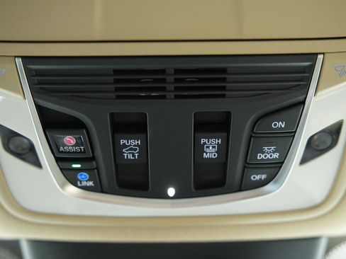 Used 2023 Acura MDX SH-AWD w/ Advance Package image 41